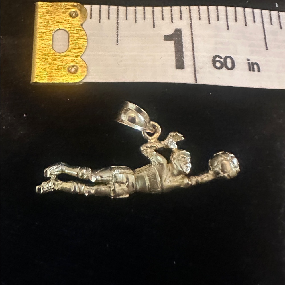Source Unknown 14 K Gold Soccer Goalee Player Pendant - Picture 4 of 5